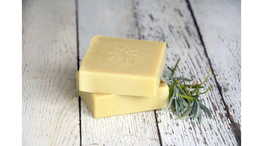 Natúr szappan olívával, kamillával és körömvirággal 120g – Napvirág